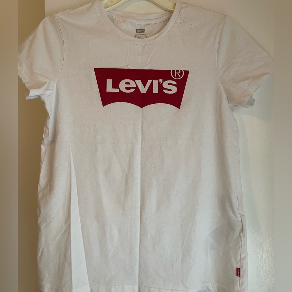 Levi’s tee